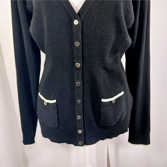 WHITE HOUSE BLACK MARKET! BLACK RIBBED KNIT, WHITE TRIM, POCKETED SWEATER! SZ L - Picture 4 of 9
